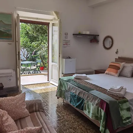 Il Giardino Di Tatiana Rooms & Breakfast La Maddalena  Exterior photo