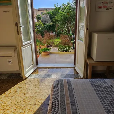 Il Giardino Di Tatiana Rooms & Breakfast La Maddalena  Exterior photo