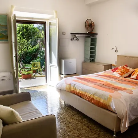 Il Giardino Di Tatiana Rooms & Breakfast La Maddalena  Exterior photo