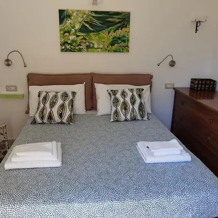 Il Giardino Di Tatiana Rooms & Breakfast La Maddalena  Room photo